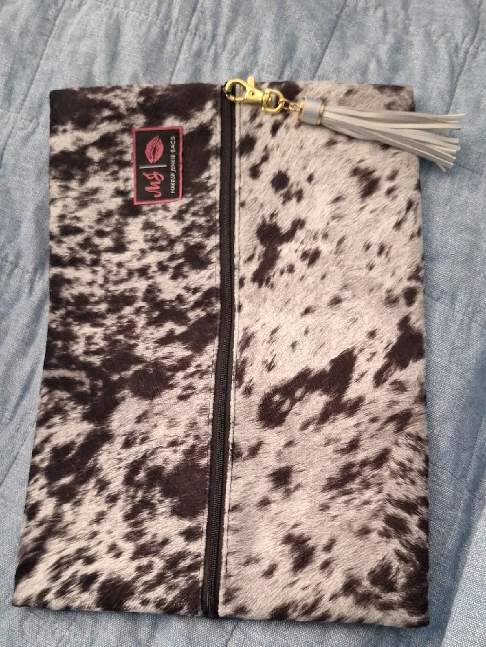 Makeup JUNKIE Black & White Cowhide Bag with Tassel - Picture 1 of 4